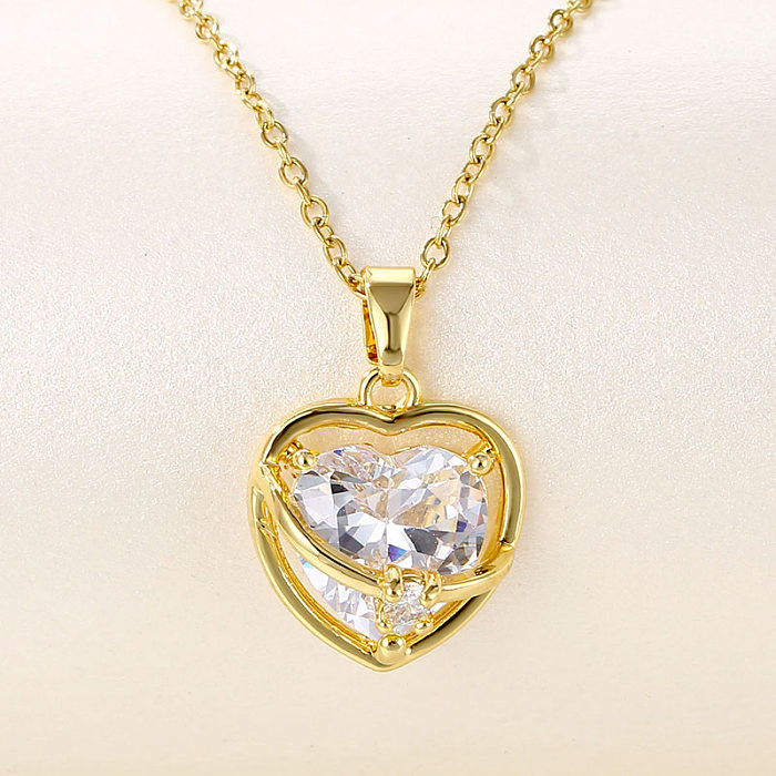 Elegante formato de coração chapeamento de aço inoxidável oco incrustação de zircão colar com pingente banhado a ouro 18K