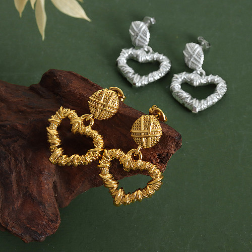 1 par elegante artístico em forma de coração chapeado em aço inoxidável 18K brincos banhados a ouro