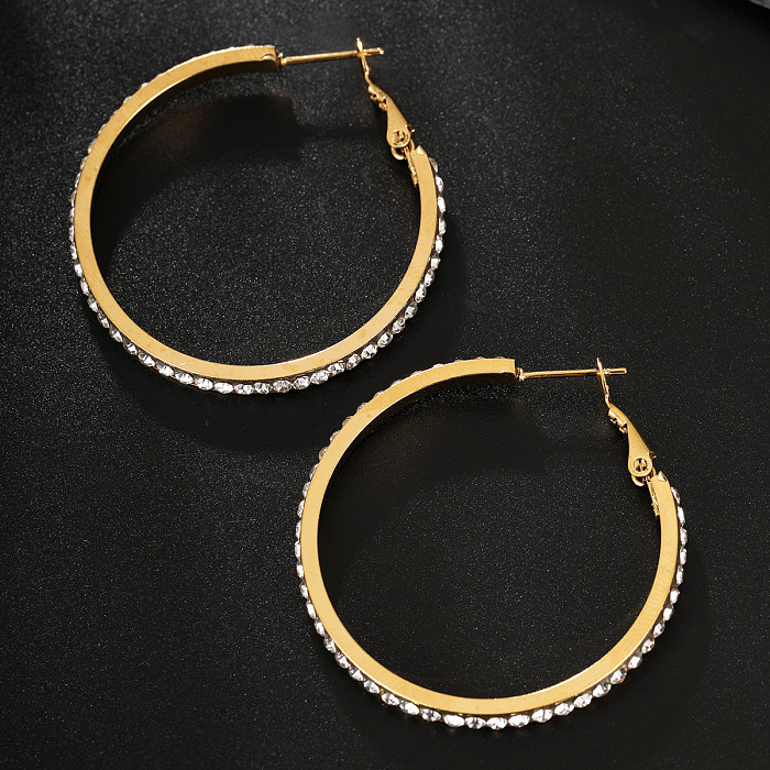 1 paire de boucles d'oreilles créoles plaquées or 18 carats avec incrustation de strass ronds brillants de style moderne en acier inoxydable