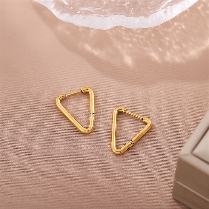 1 paire de boucles d'oreilles plaquées or 18 carats, style simple, triangle, acier inoxydable