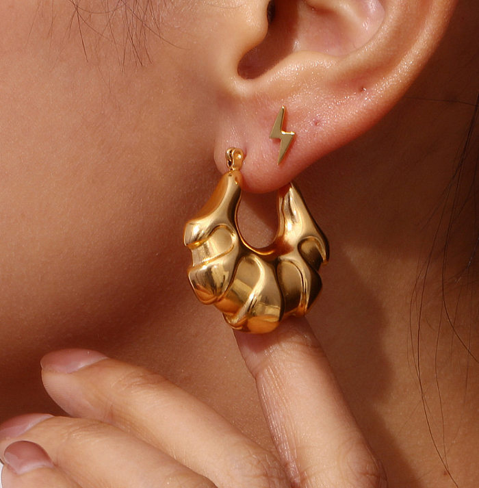 1 par de brincos de orelha banhados a ouro 18K, estilo simples, estilo clássico, cor sólida, incrustação de zircão de aço inoxidável