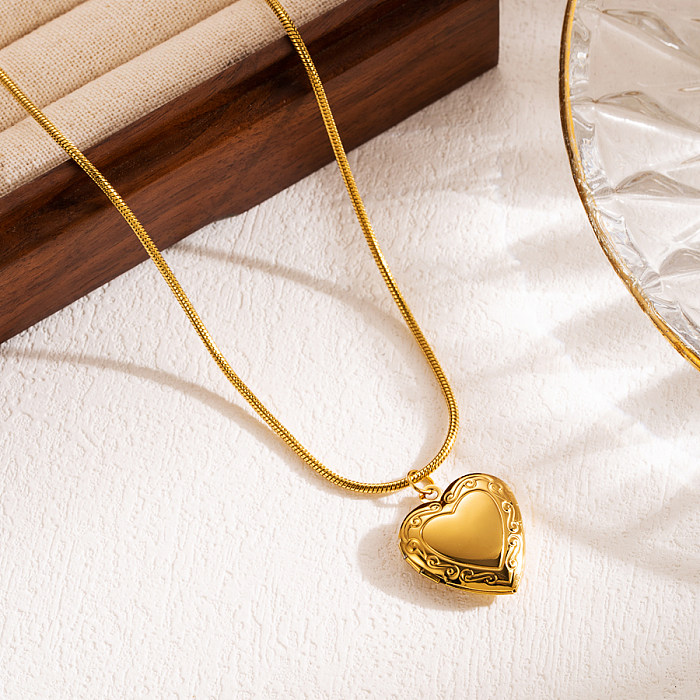 Modern Style Square Heart Shape Shell Stainless Steel  Three-dimensional Carving 18K Gold Plated Pendant Necklace
