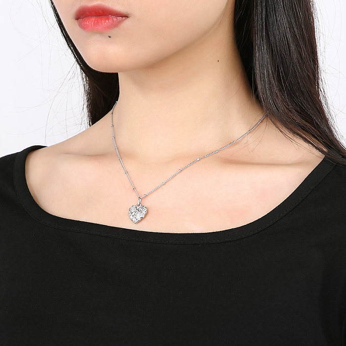 Collier pendentif plaqué or 18 carats en acier inoxydable en forme de cœur de style moderne