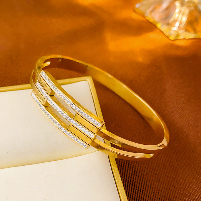Brazalete chapado en oro de 18 quilates con incrustaciones de acero y titanio geométrico de estilo clásico lujoso Glam