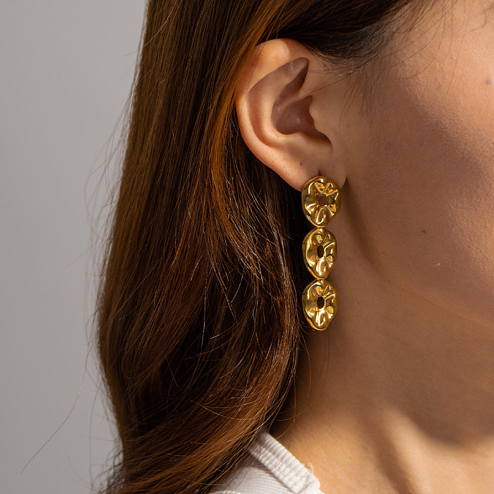 1 Paar elegante, plissierte, 18 Karat vergoldete Ohrhänger aus Edelstahl in O-Form