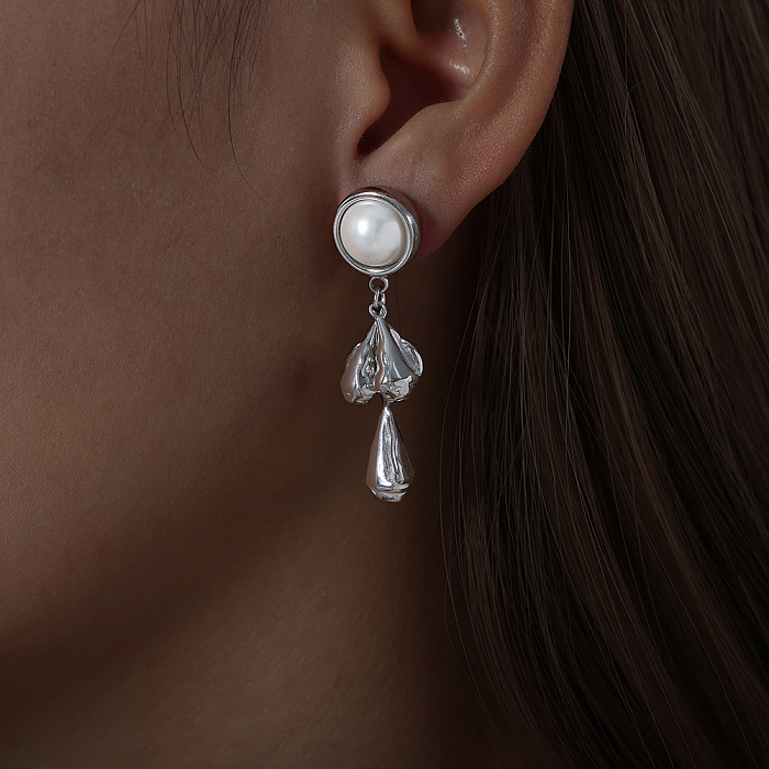 1 paire de boucles d'oreilles rondes élégantes avec incrustation de perles artificielles en acier inoxydable plaqué or 18 carats