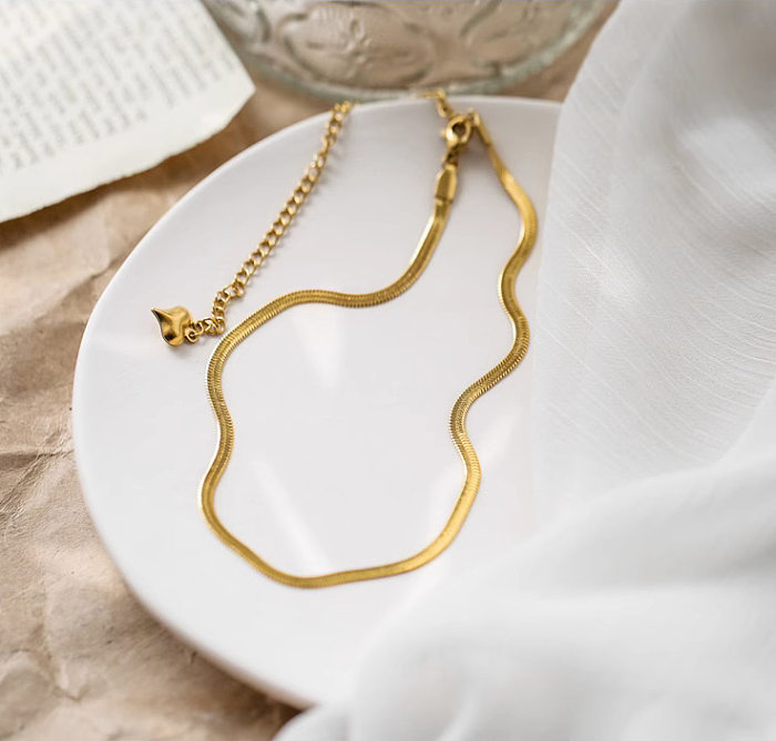 Collar chapado en oro de 18 quilates con revestimiento de acero inoxidable de color sólido y estilo simple y elegante