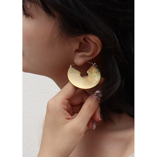Europäische und amerikanische Ohrringe aus Edelstahl mit gebürsteter Textur und übertriebener Mode