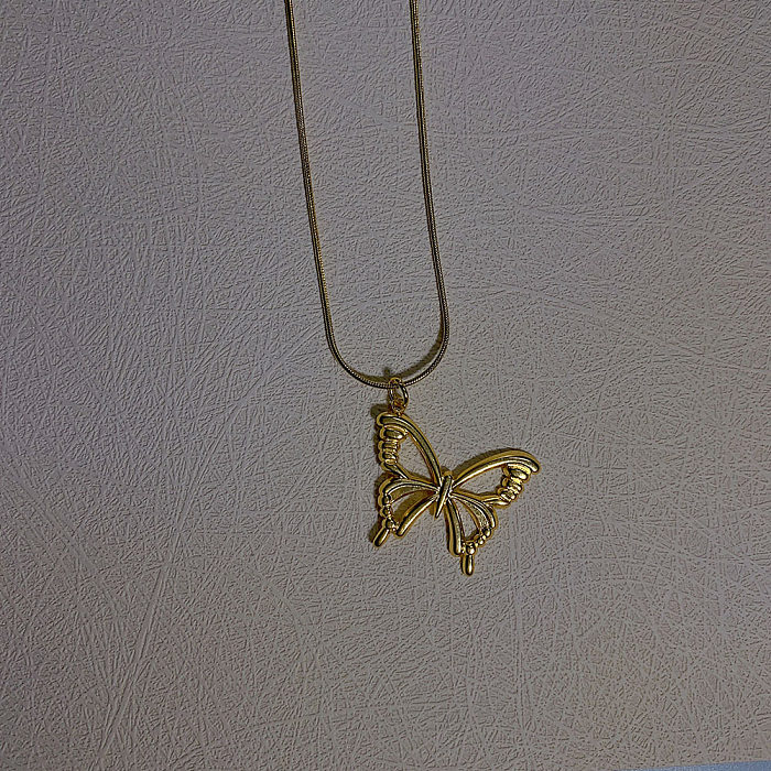 Collar con colgante de acero inoxidable con diseño de mariposa y flor de estilo simple