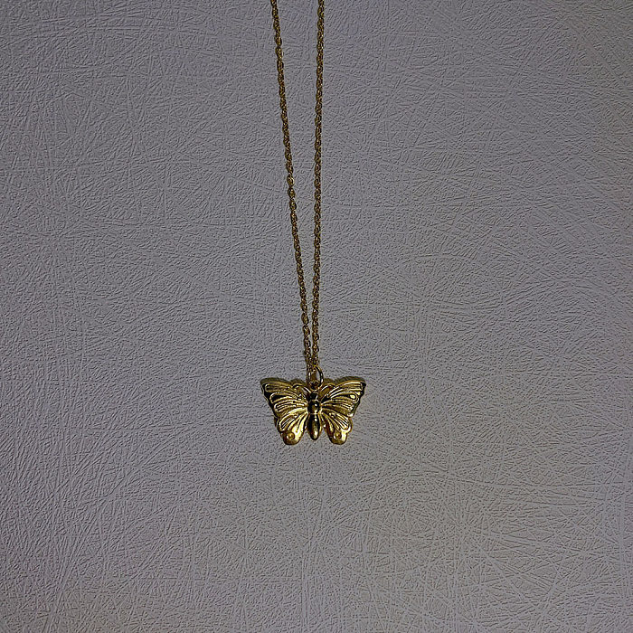 Collar con colgante de acero inoxidable con diseño de mariposa y flor de estilo simple