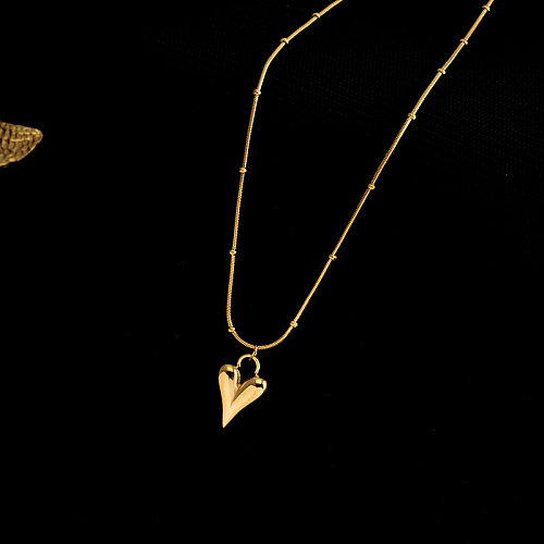قلادة كاجوال بسيطة على شكل قلب مطلية بالذهب عيار 18 قيراط من الفولاذ المقاوم للصدأ