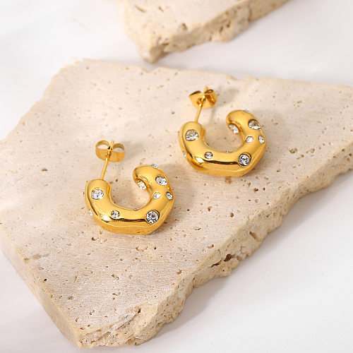 Boucles d'oreilles en forme de C avec motif de marteau incrusté de zirconium de forme spéciale, boucles d'oreilles en acier inoxydable plaqué or 18 carats