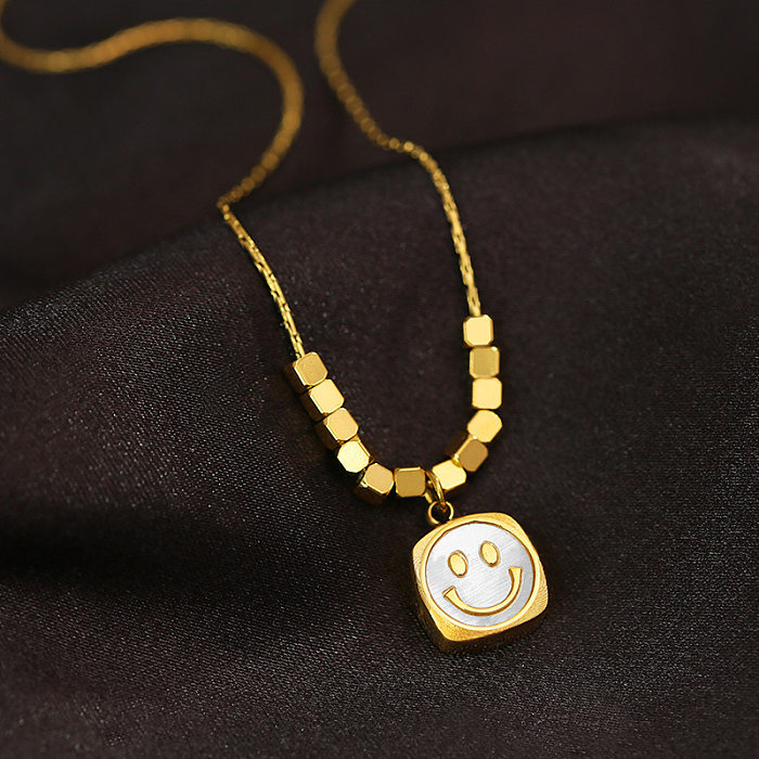 Collier pendentif en plaqué or 18 carats avec incrustation de placage en acier inoxydable avec visage souriant de style simple et décontracté