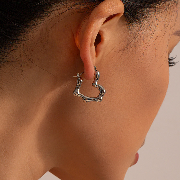 1 paire de boucles d'oreilles plaquées or 18 carats en acier inoxydable en forme de cœur de style simple IG