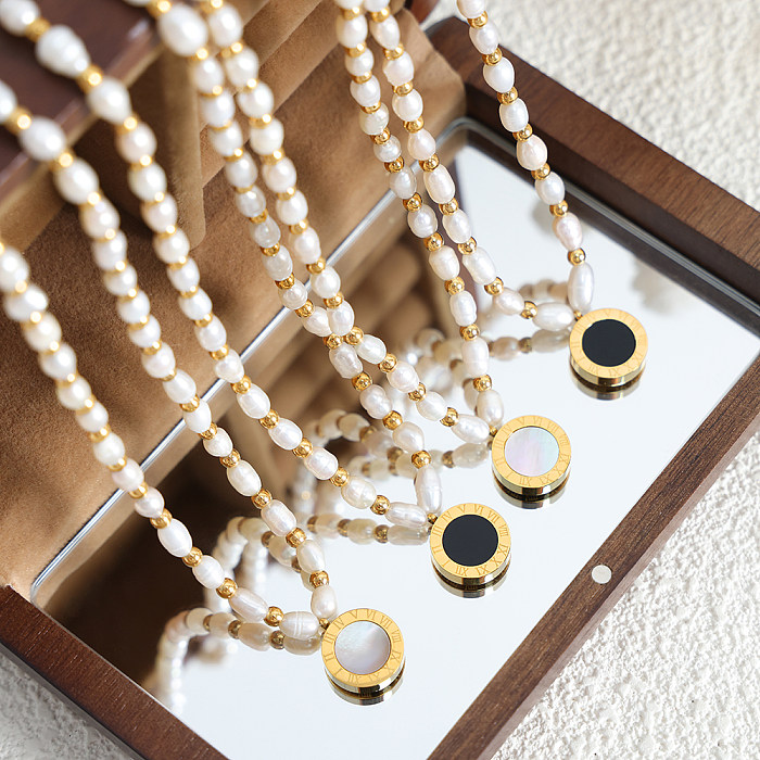 Elegante Halskette mit Anhänger im Barock-Stil, rund, mit Zahlenperlen, Edelstahl, Perlenbeschichtung, Intarsien, Acrylschale, 18 Karat vergoldet