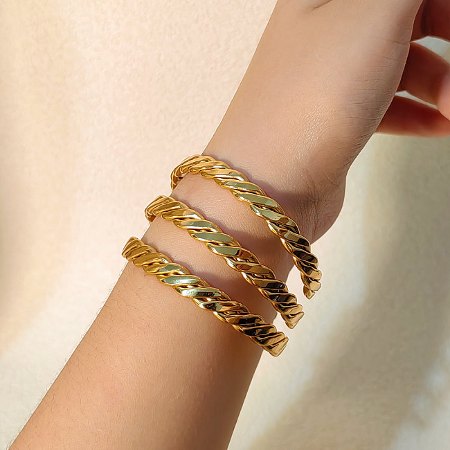 Vintage Style Simple Style Classic Style Solid Color Spiral Stripe Twist Stainless Steel Plating Braid 18K Gold Plated Bangle