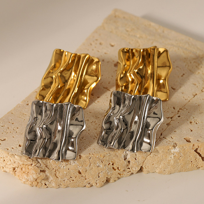 1 par de brincos de orelha banhados a ouro 18K, estilo simples, cor sólida, plissado