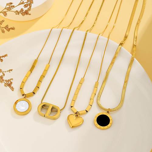 Elegante collar con colgante chapado en oro de 18 quilates con números romanos en forma de corazón