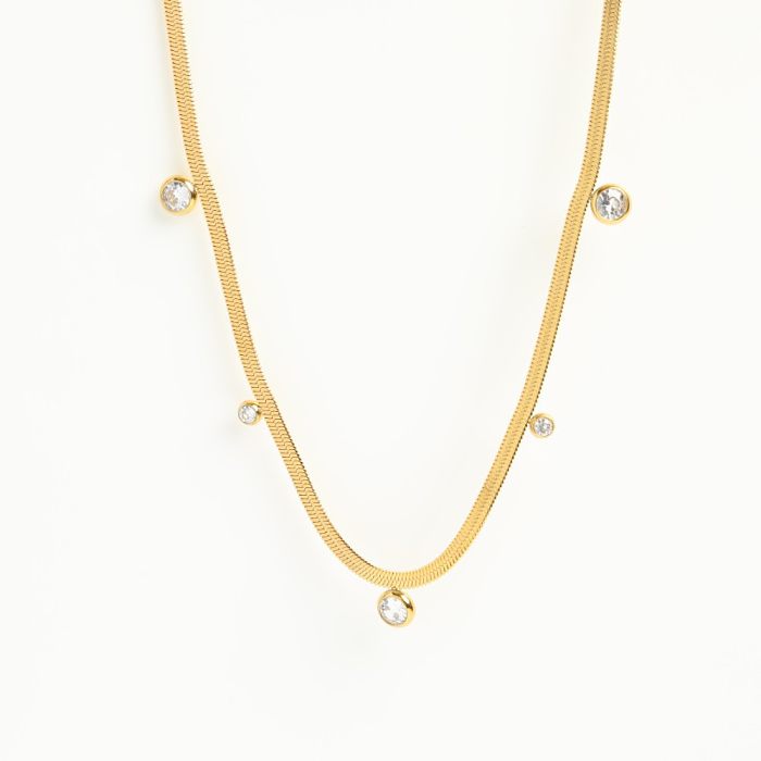 Collar redondo chapado en oro de 18 quilates con incrustaciones de acero inoxidable y estilo simple