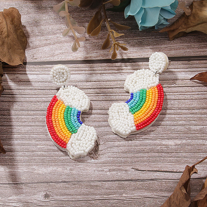 1 Paar lässige, süße, künstlerische Regenbogen-Herzform-Perlenohrringe aus Edelstahl mit Stoffperlen