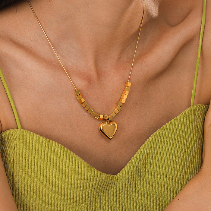 Colar com pingente banhado a ouro de aço inoxidável em formato de coração da moda