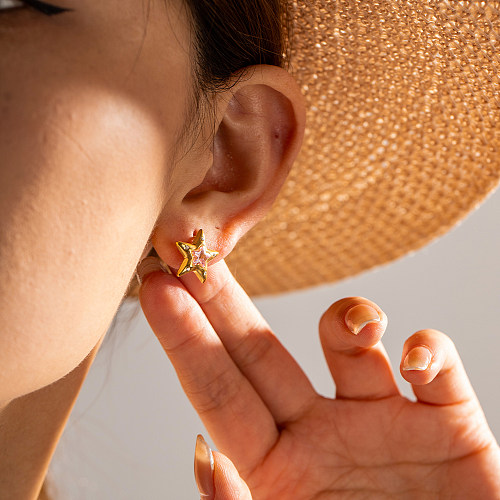 1 paire de clous d'oreilles plaqués or 18 carats en acier inoxydable plaqué pentagramme de style moderne pour femme