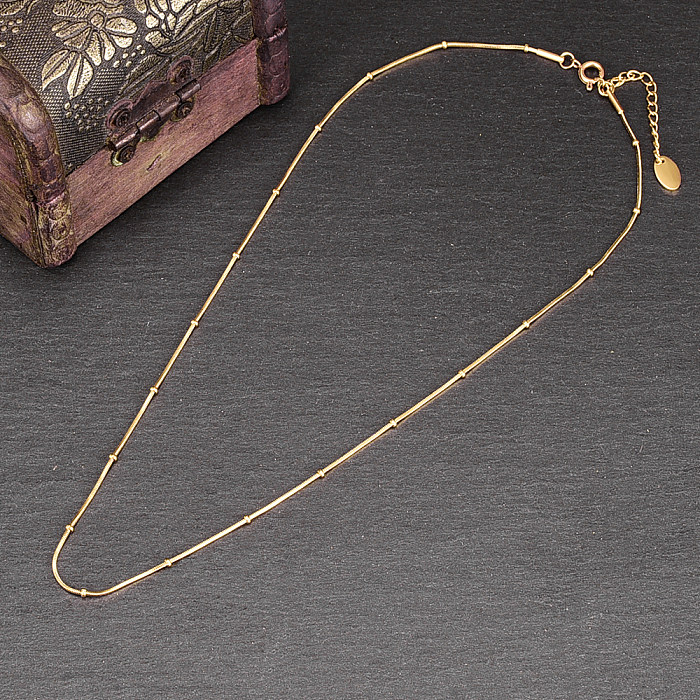 Einfache geometrische Edelstahl-Halskette. Perlen-Edelstahl-Halsketten