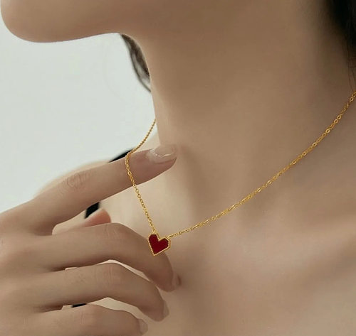 Modische Halskette mit Anhänger in Herzform aus Edelstahl mit Acryl-Beschichtung