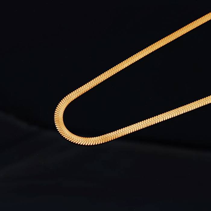 قلادة مطلية بالذهب مطلية بالذهب بلون سادة من الفولاذ المقاوم للصدأ بتصميم بسيط