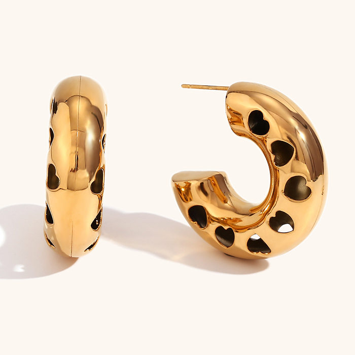 1 par de brincos banhados a ouro 18K em formato de coração estilo simples