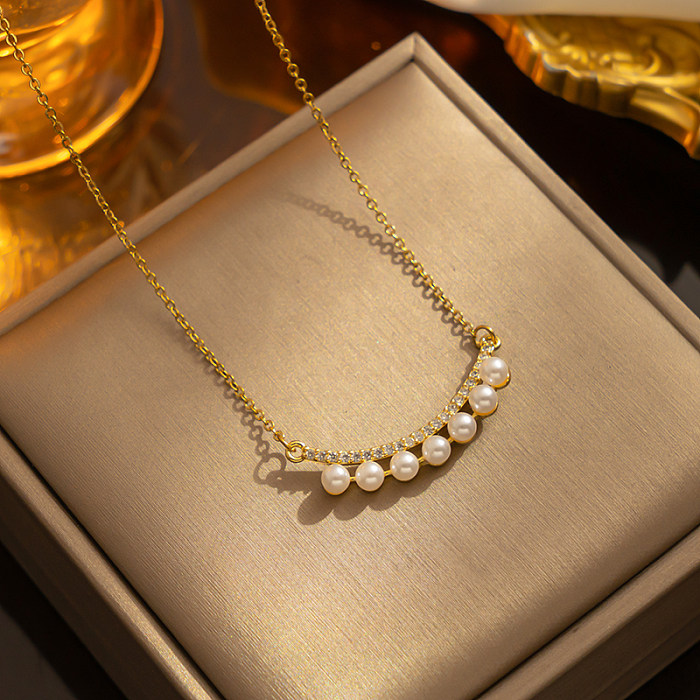 Collier plaqué or 18 carats avec incrustation de perles d'eau douce et visage souriant de style simple