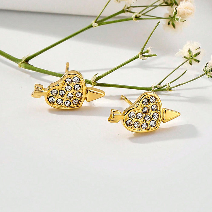 1 par de brincos de orelha banhados a ouro 18K estilo vintage em forma de coração incrustações de aço inoxidável