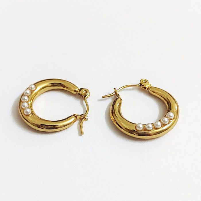 1 par de pendientes de perlas de acero inoxidable con incrustaciones chapadas en forma de U de estilo simple