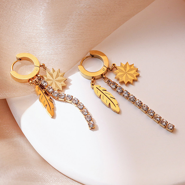 1 Paar künstlerische Feder-Beschichtungs-Inlay-Ohrringe aus Edelstahl mit Zirkon und 18-Karat-Vergoldung