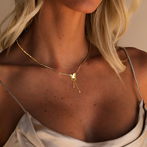 Collar chapado en oro de 18 quilates con incrustaciones de diamantes de imitación y mariposa sexy