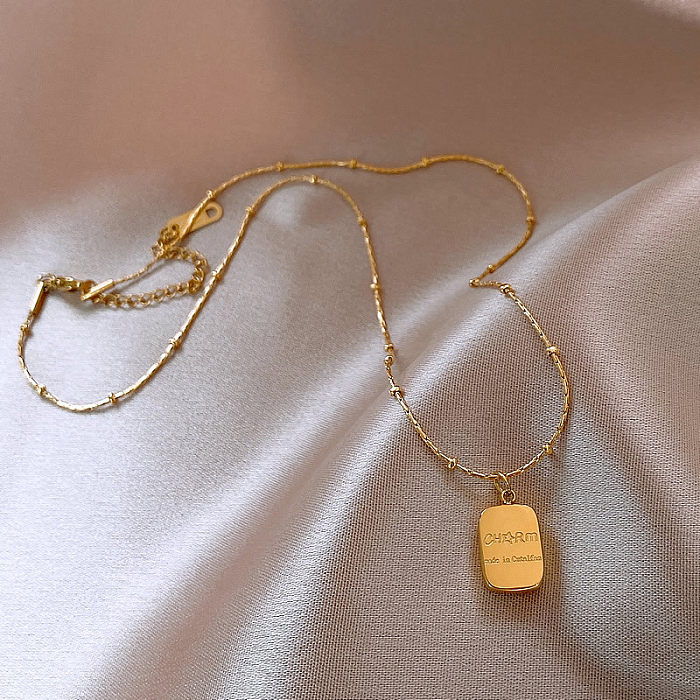 Collar con colgante chapado en oro de 18 quilates con revestimiento de acero inoxidable con letras de estilo simple