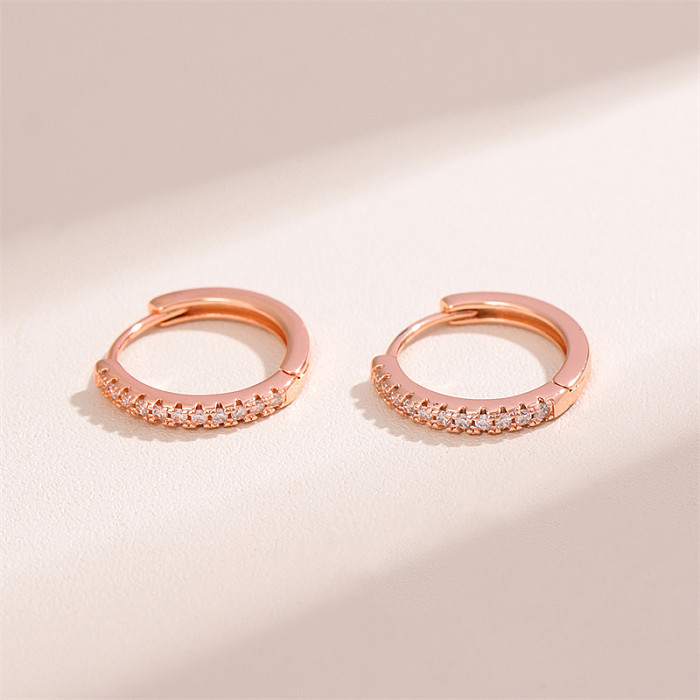 1 par de pendientes de aro chapados en oro rosa con incrustaciones redondas de estilo Retro Simple y circonita de acero inoxidable