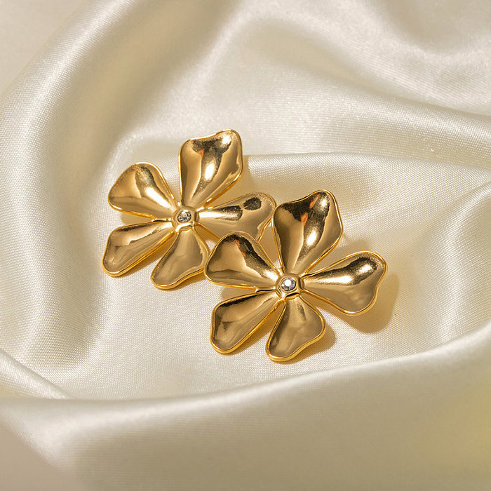 1 par de brincos de orelha banhados a ouro 18K com flor elegante e chapeamento de aço inoxidável