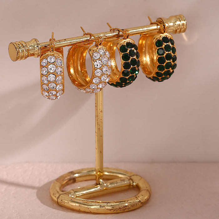 Glänzende, runde Damen-Creolen mit Intarsien und Strasssteinen aus Edelstahl mit 18-Karat-Vergoldung