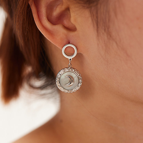 1 par de pendientes colgantes chapados en plata con concha de acero inoxidable y incrustaciones de Luna, estilo moderno y elegante, estilo Simple