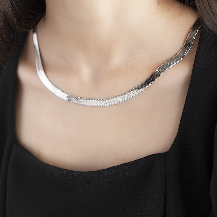 Schlichter Stil, einfarbige Polier-Halskette aus Edelstahl, 1 Stück