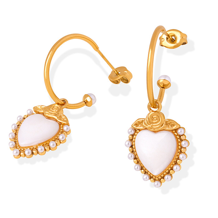 1 Paar elegante Urlaubsohrringe in Herzform mit Inlay-Imitationsperle aus Edelstahl mit künstlichen Perlen und 18 Karat vergoldet