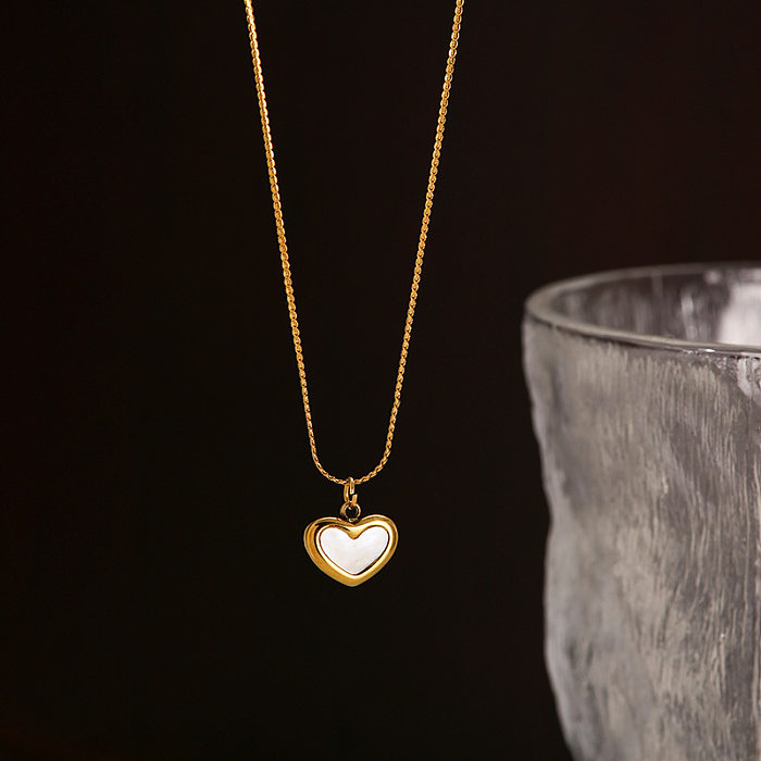 Collier pendentif plaqué or 18 carats en acier inoxydable en forme de cœur de style simple