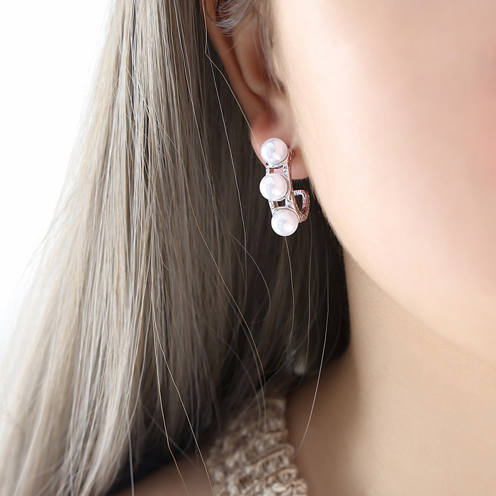 1 paire de clous d'oreilles plaqués or 18 carats, Style baroque rétro, incrustation ronde en forme de U, perles artificielles en acier inoxydable