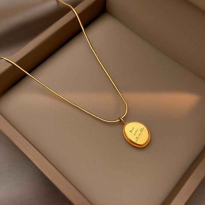 عقد من الفولاذ المقاوم للصدأ مطلي بالذهب عيار 18 قيراط مطلي بالذهب بتصميم بسيط على شكل حرف عتيق