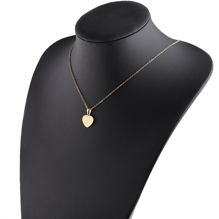 Collar plateado plata chapado en oro de acero inoxidable con forma de corazón de estilo simple a granel