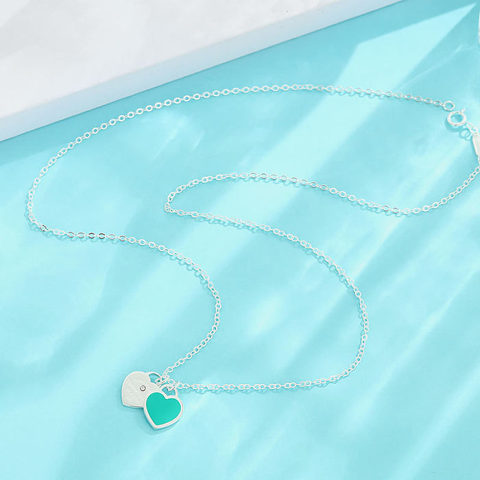 Collier élégant avec pendentif en acier inoxydable en forme de cœur