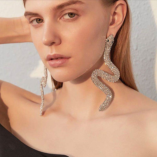 1 paire de boucles d'oreilles pendantes en strass avec incrustation de serpent de style moderne