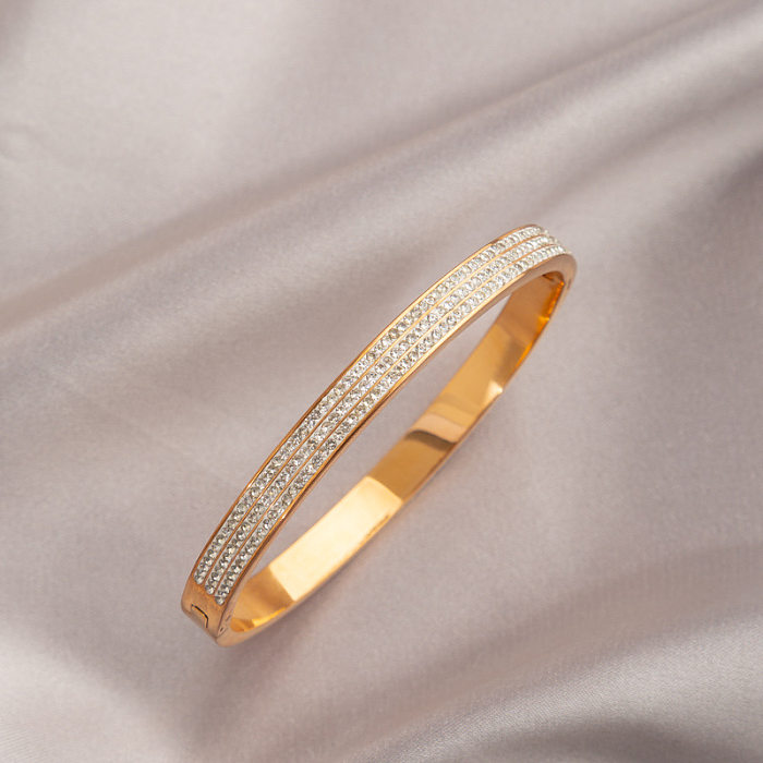 Estilo simples estilo clássico redondo cobra titânio chapeamento de aço incrustado zircão pulseira banhada a ouro 18K