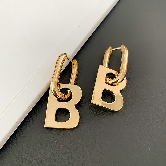 1 Paar übertriebene Buchstaben-Ohrringe mit Edelstahlbeschichtung